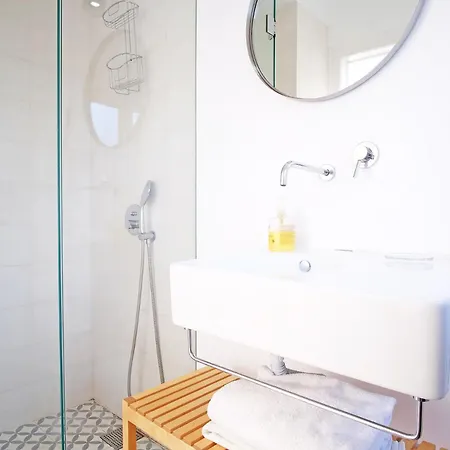 Cec Charm At Coolest Area To Stay: Pr. Real / Br. Alto Lisbon